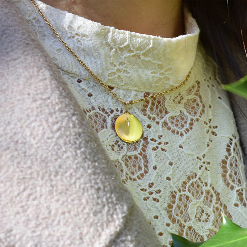 Colgante Medalla Diamante Oro Amarillo 18 Quilates - Laudate