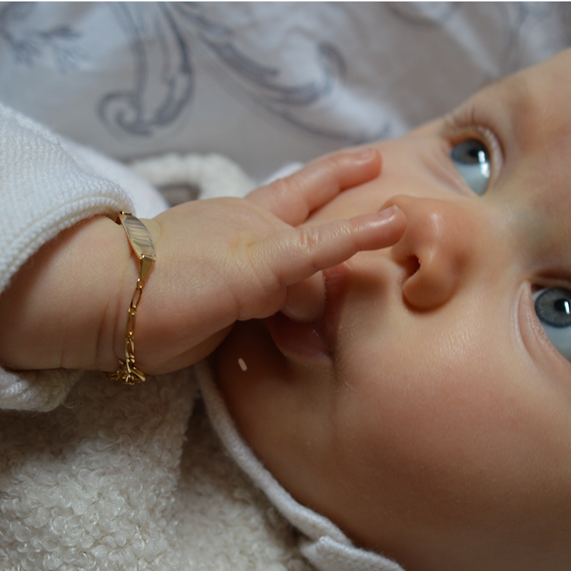 Gourmette para bebé ovalada en oro de 9 quilates - Grabado personalizado