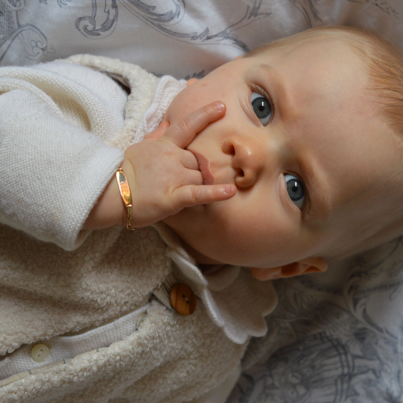 Gourmette para bebé ovalada en oro de 9 quilates - Grabado personalizado