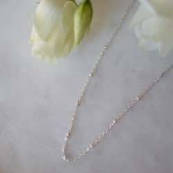 Chaîne perlée argent