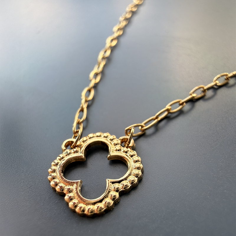 Collar Honorine Cruz Gótica Perlada - Oro Amarillo de 9 Quilates
