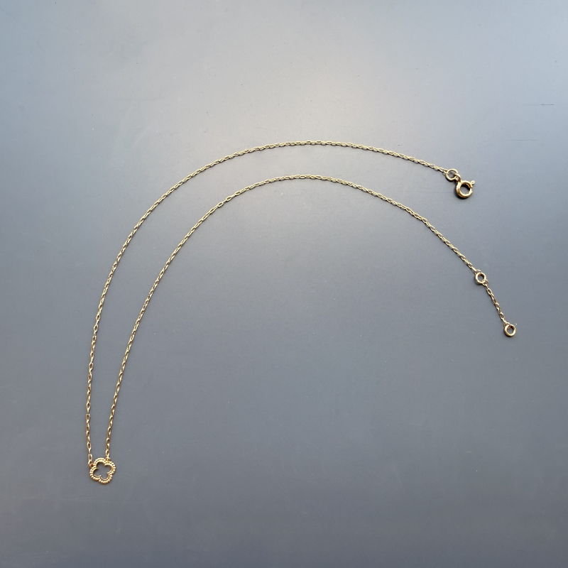 Collar Honorine Cruz Gótica Perlada - Oro Amarillo de 9 Quilates