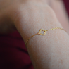 Pulsera Honorine Cruz Gótica Aportada Perlada - Oro de 9 Quilates