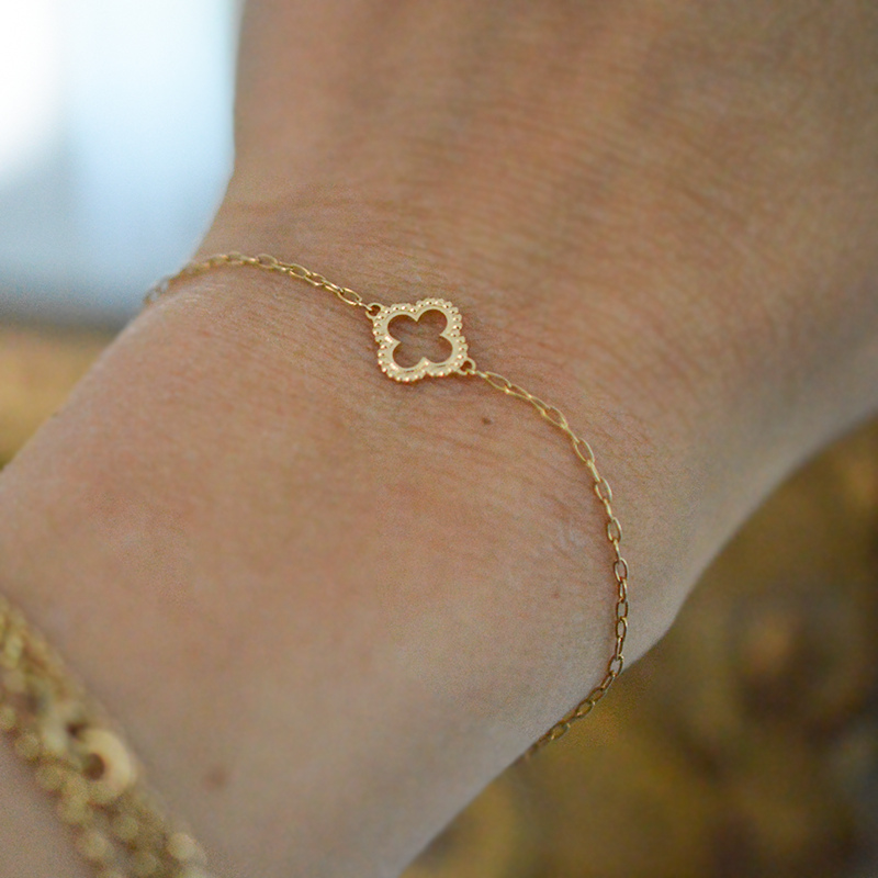 Pulsera Honorine Cruz Gótica Aportada Perlada - Oro de 9 Quilates