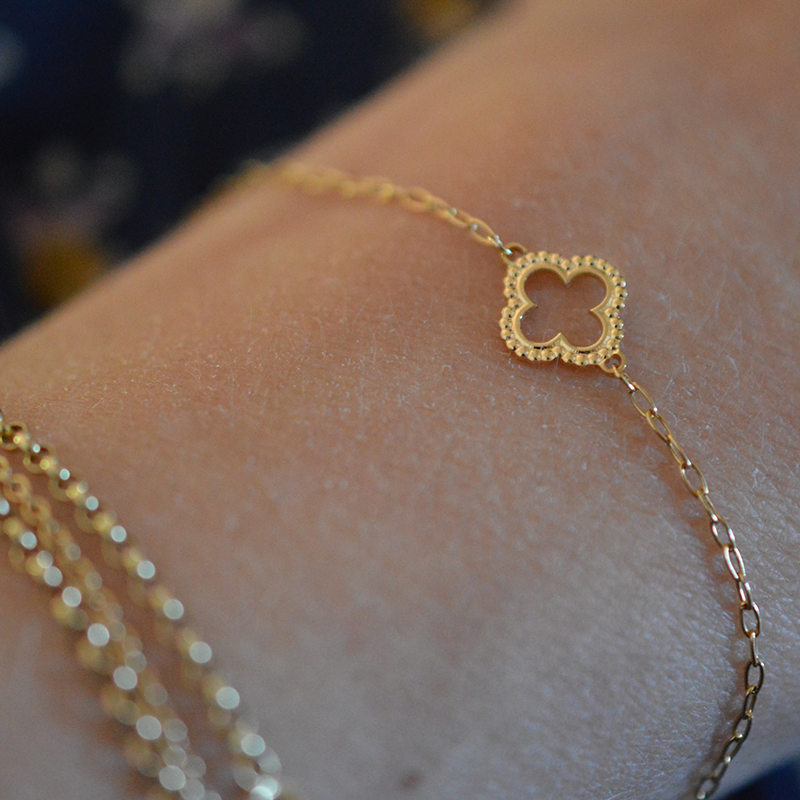Pulsera Honorine Cruz Gótica Aportada Perlada - Oro de 9 Quilates