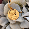 Médaille de bapteme : vierge à l'enfant ajourée en or 18 carats modèle Douce Mère Ajourée