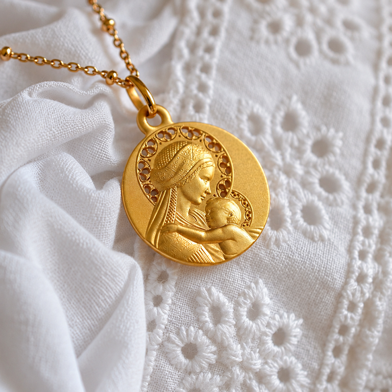 Médaille de bapteme : vierge à l'enfant ajourée en or 18 carats modèle Douce Mère Ajourée