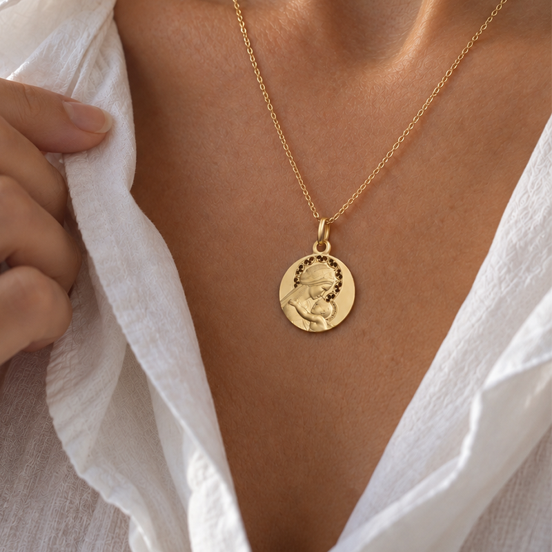 Médaille de bapteme : vierge à l'enfant ajourée en or 18 carats modèle Douce Mère Ajourée