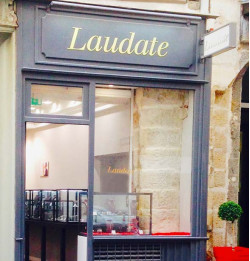 Laudate - Bijouterie Lyon : Médailles de baptême, chaînes, croix, chevalières, gourmettes... Laudate - Bijouterie Lyon : Médailles de baptême, chaînes, croix, chevalières, gourmettes...